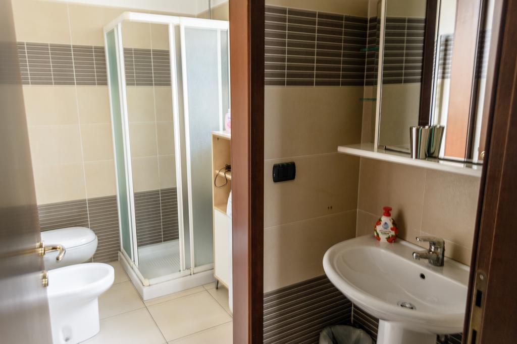 Bed And Breakfast Linate Peschiera Borromeo Exterior foto